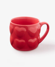 tazza rossa con cuori