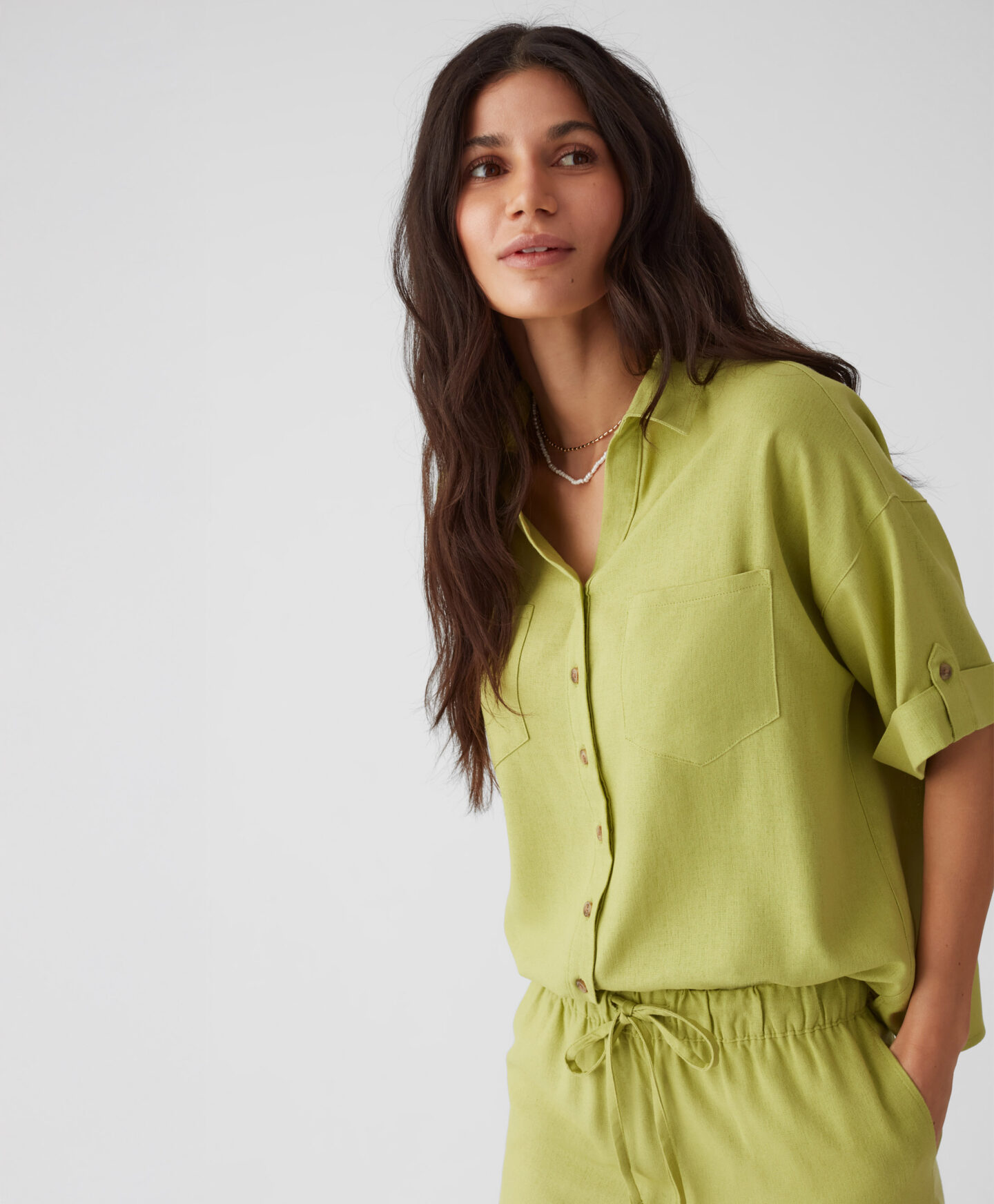 camicia verde con tasche da donna
