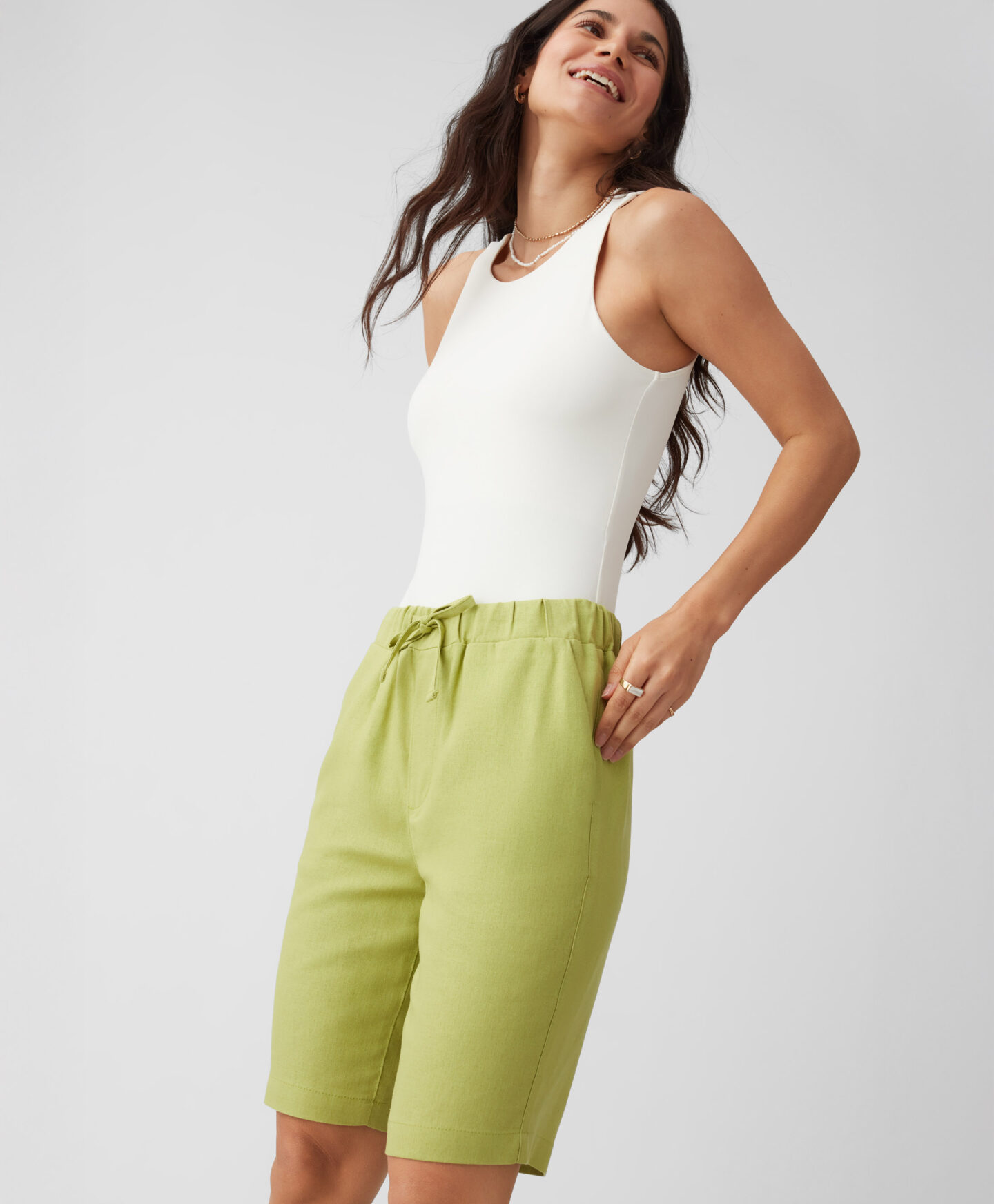 shorts verdi con laccio da donna