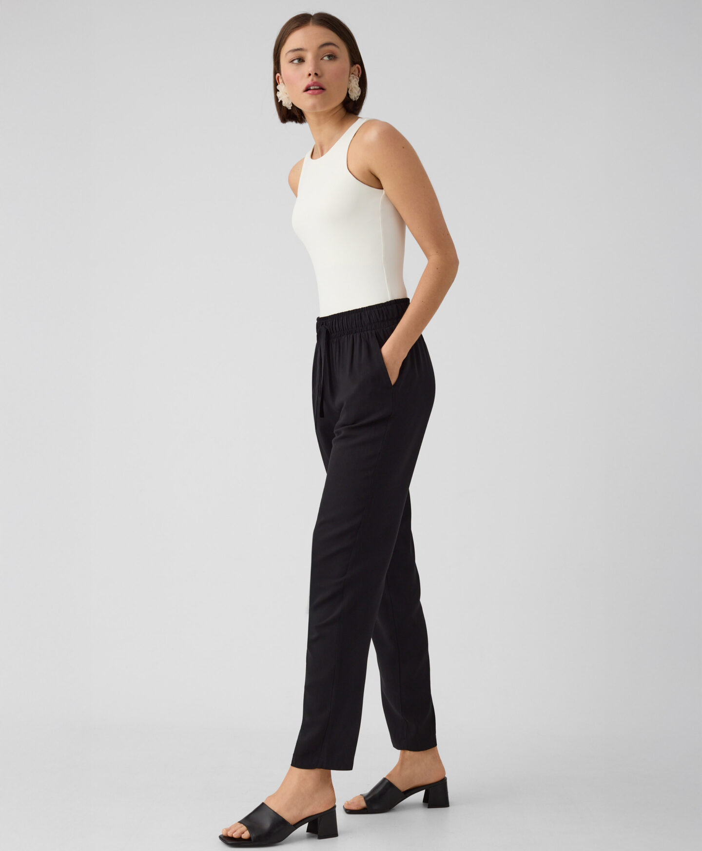 pantaloni neri leggeri da donna
