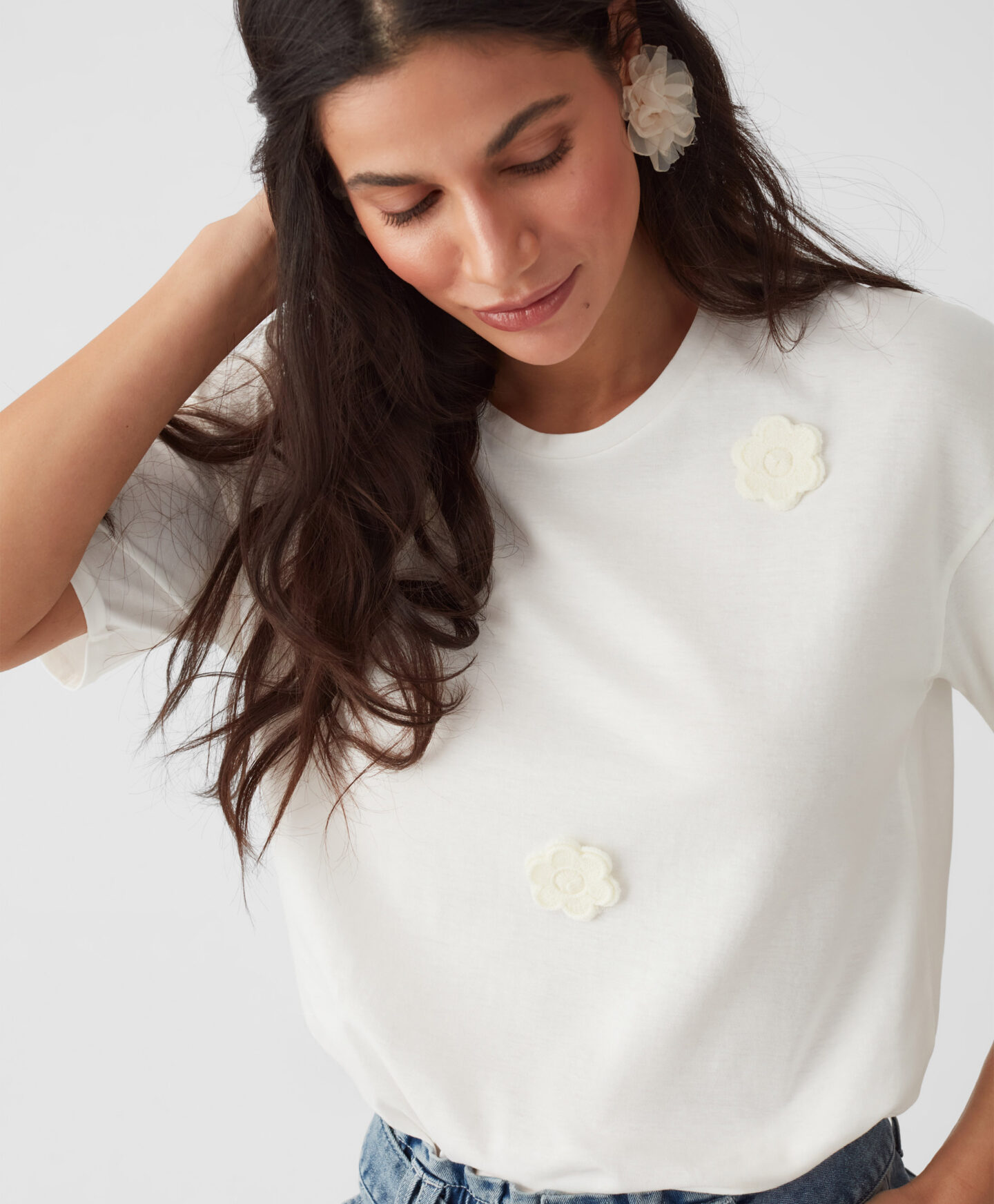 t-shirt crema con fiori da donna