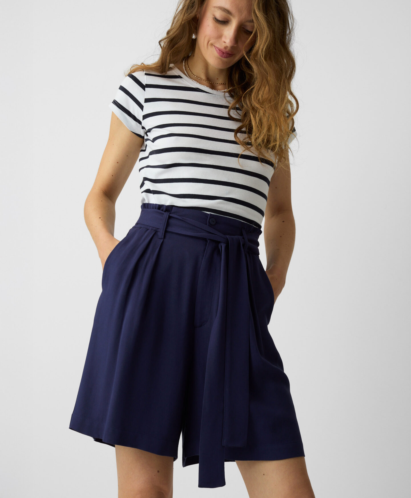 shorts blu con laccio da donna