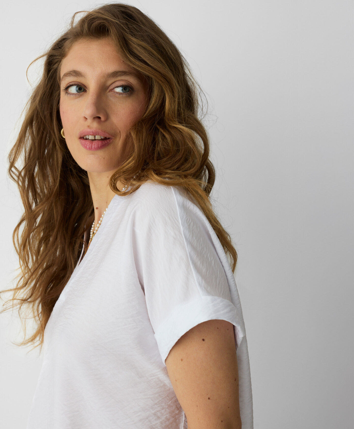 t-shirt bianca donna scollo a v