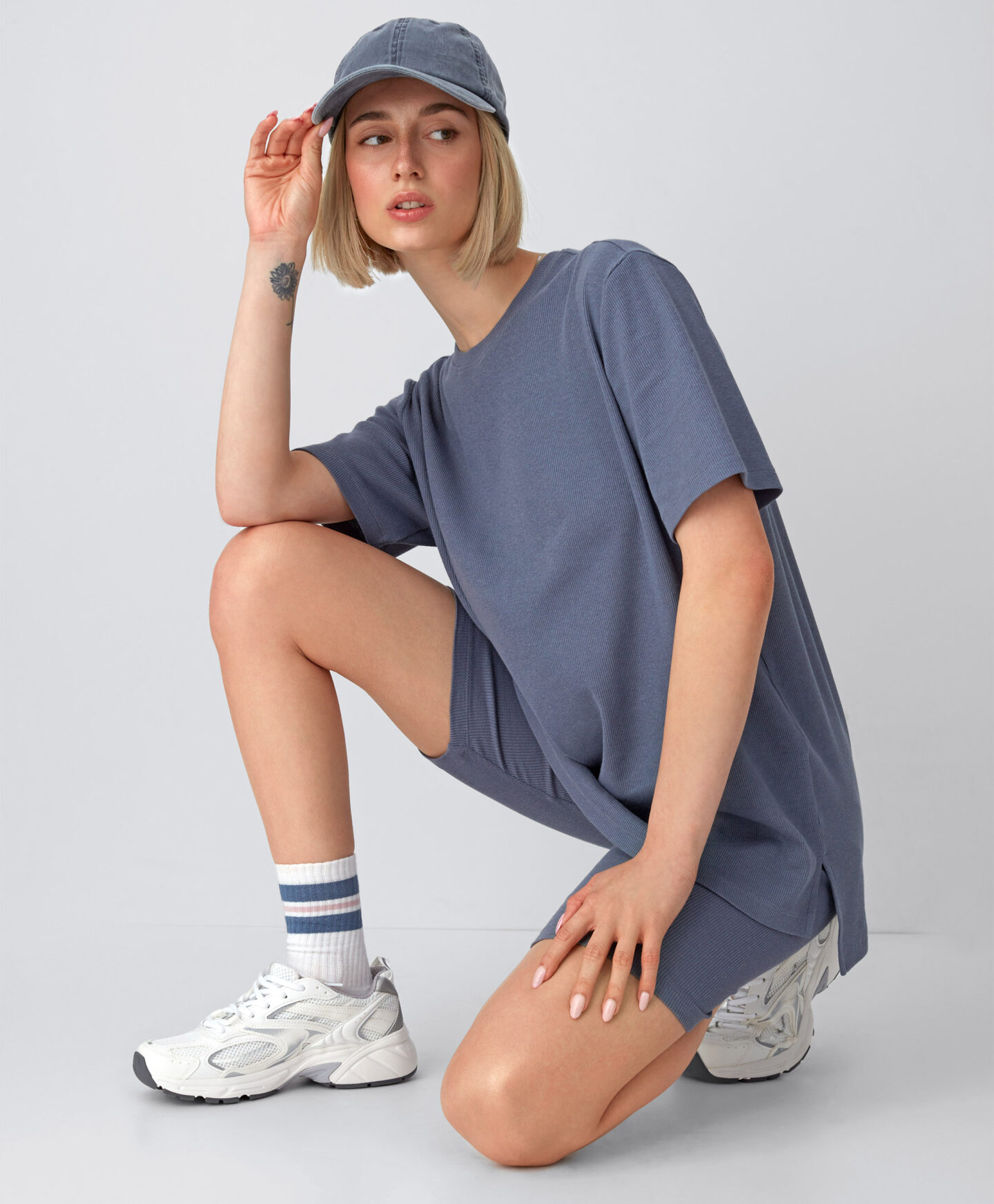 t-shirt oversize grigia da donna