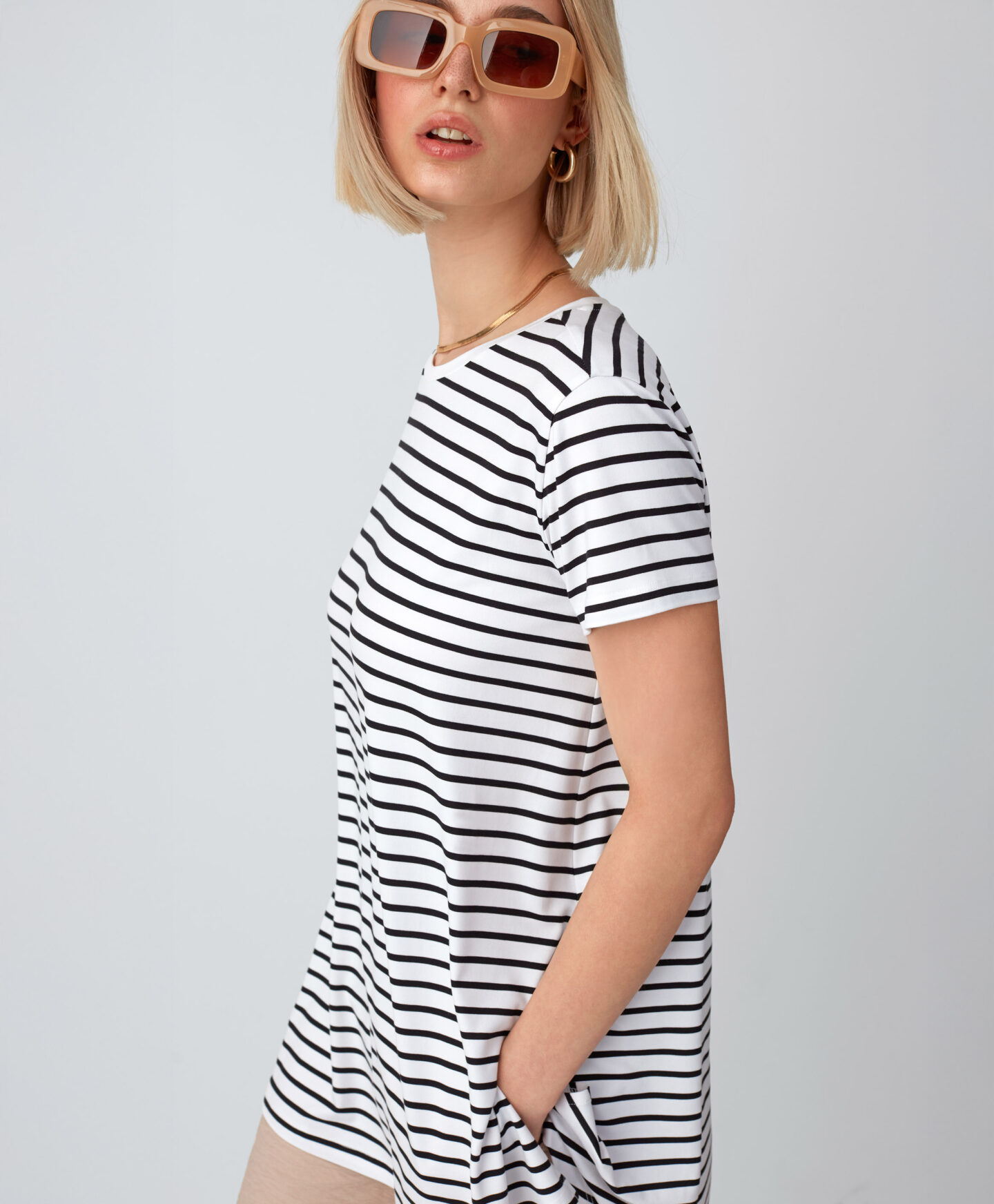 t-shirt bianca a righe da donna