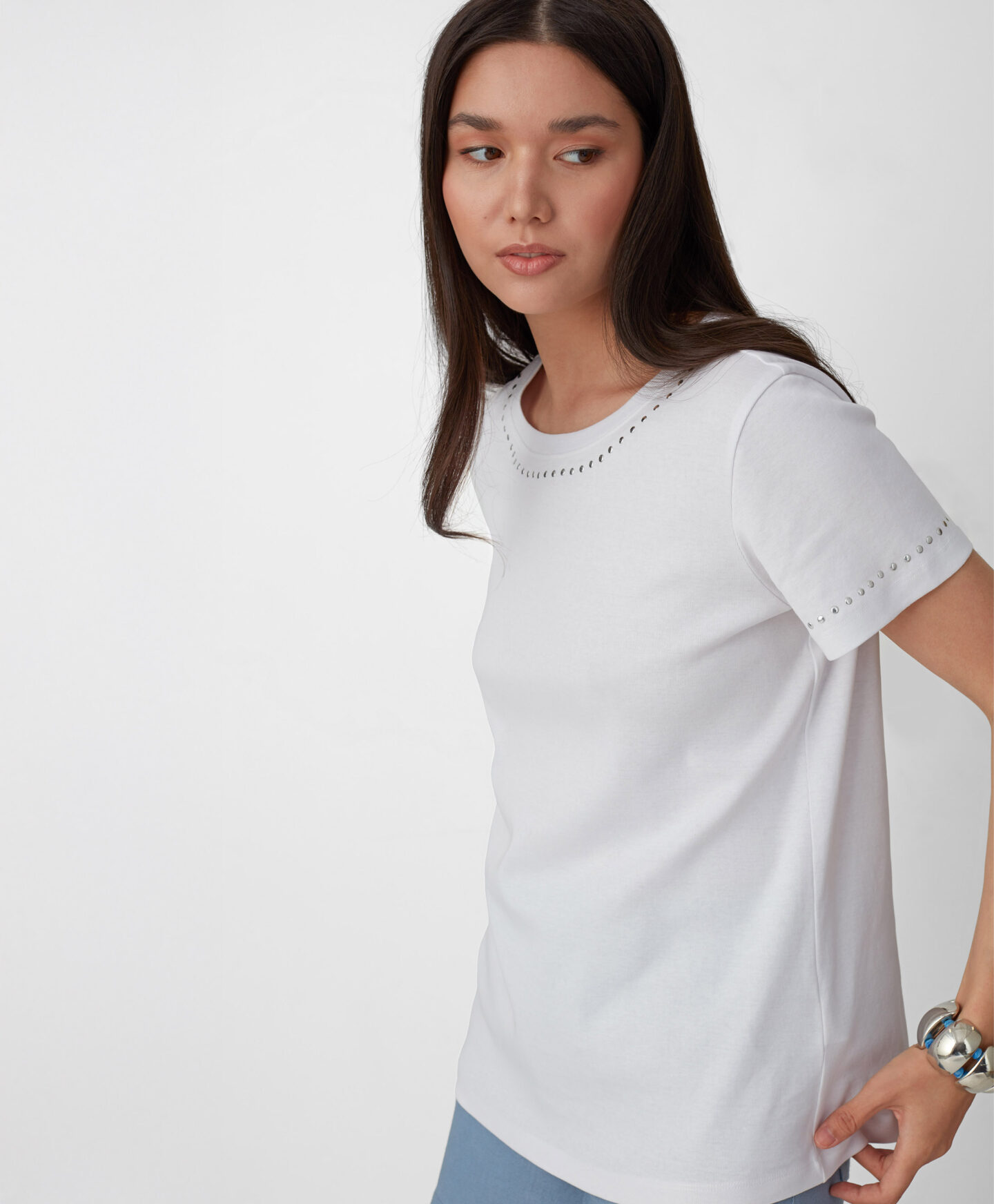 t-shirt bianca con borchie donna