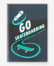 quaderno a righe con skateboard