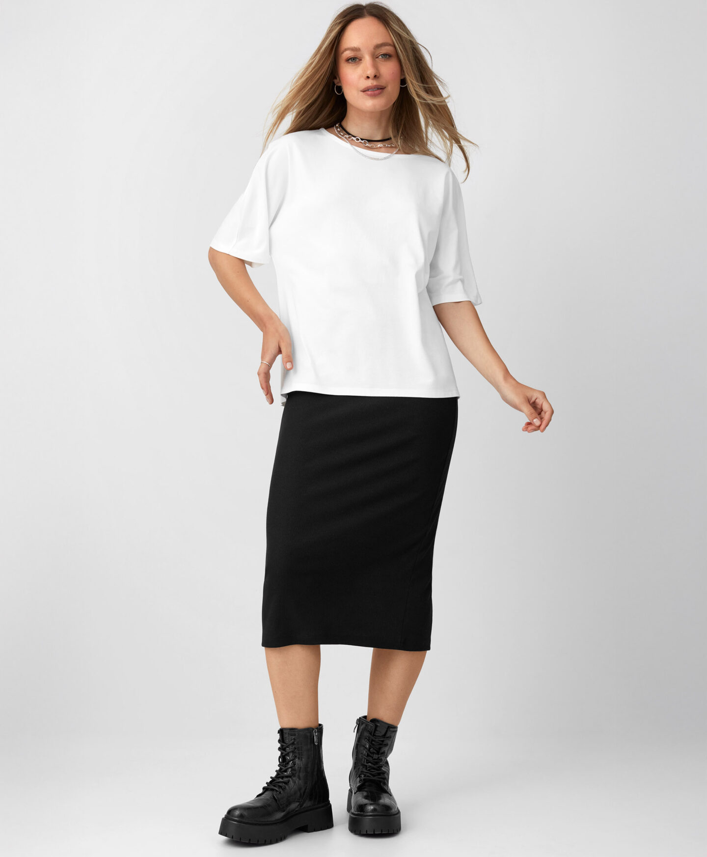 gonna nera in maglia da donna