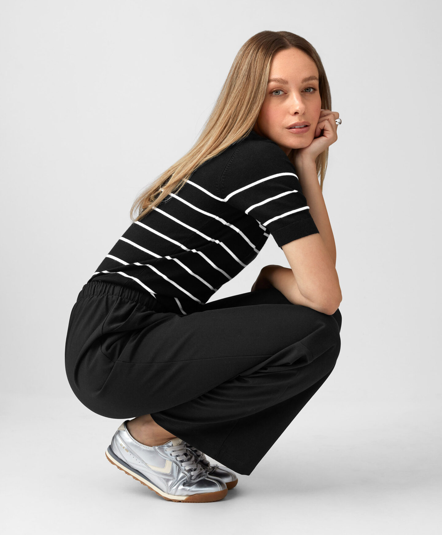 maglioncino nero a righe da donna