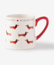 tazza bianca e rossa con cani