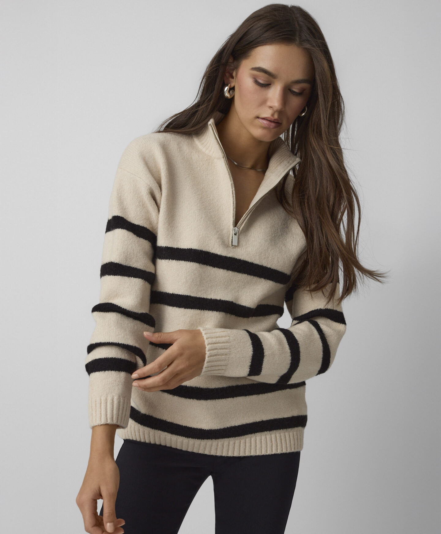 maglione grigio a righe da donna