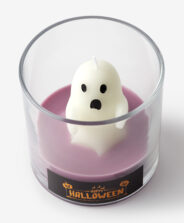 candela con fantasma bianco