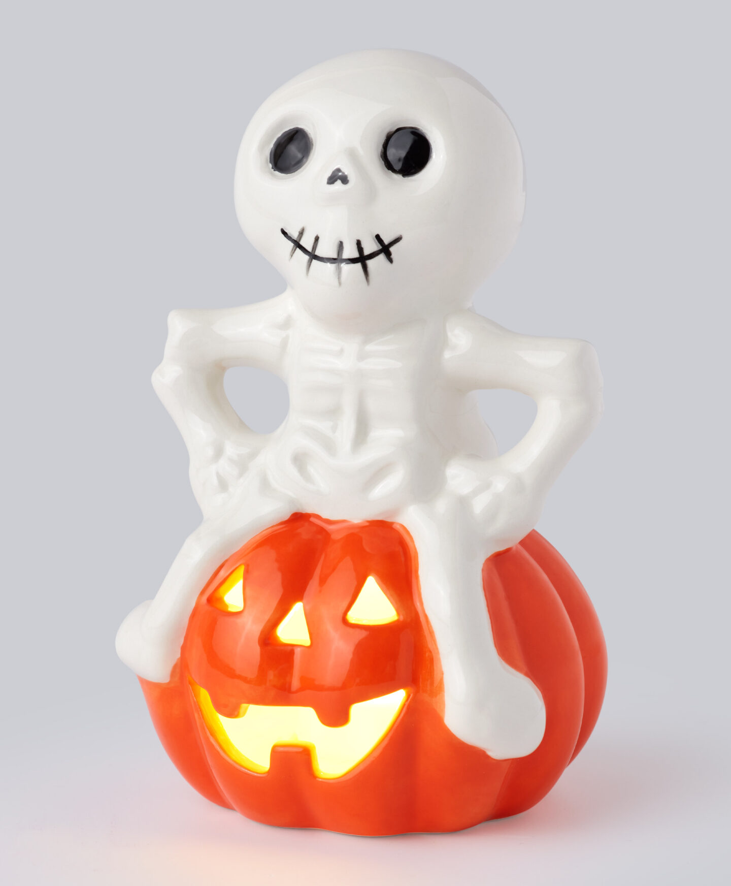 scheletro led su zucca arancione