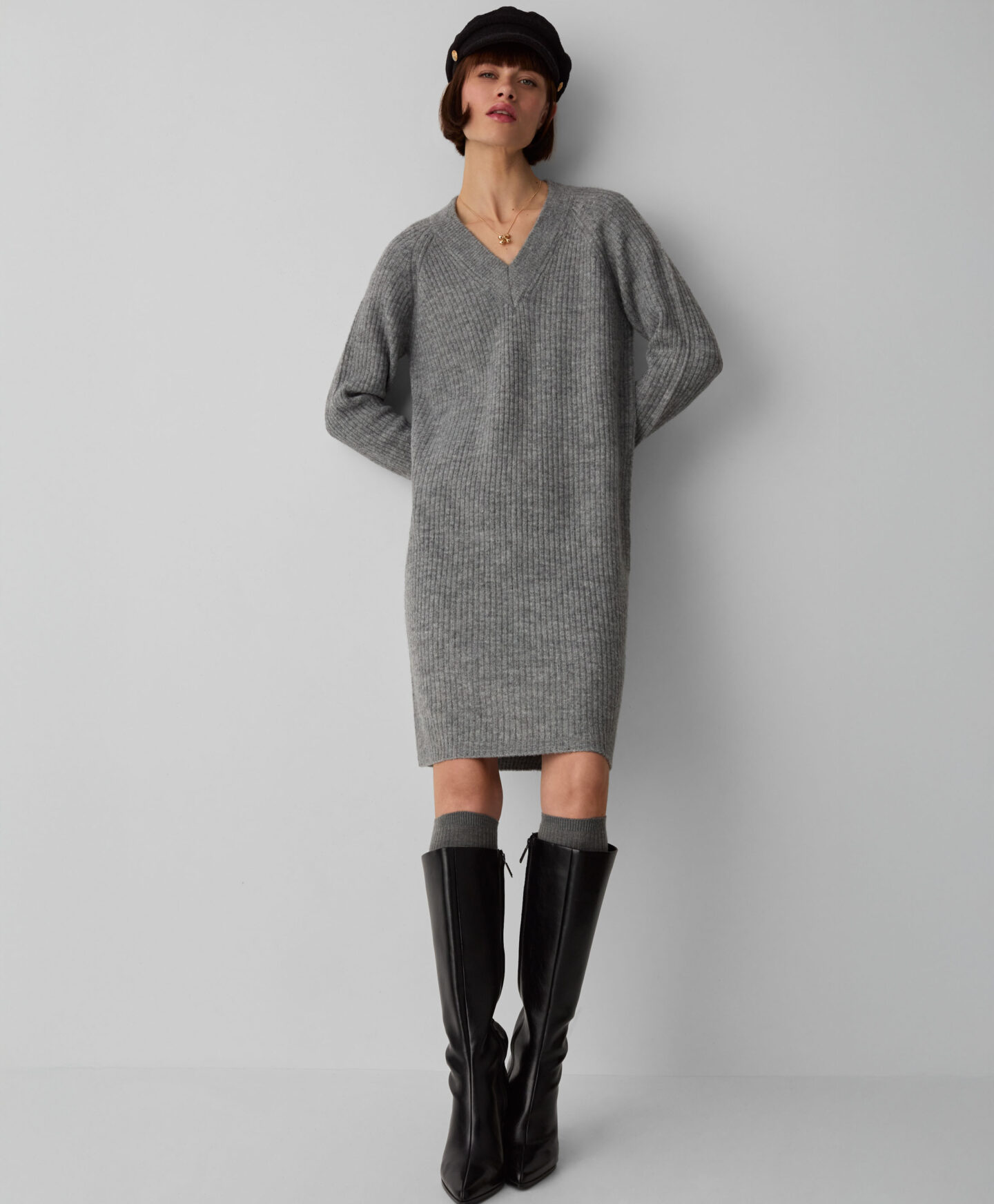 abito a maglia grigio da donna