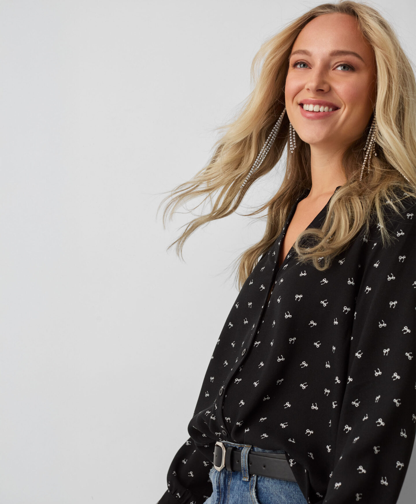 camicia nera con fiocchi donna