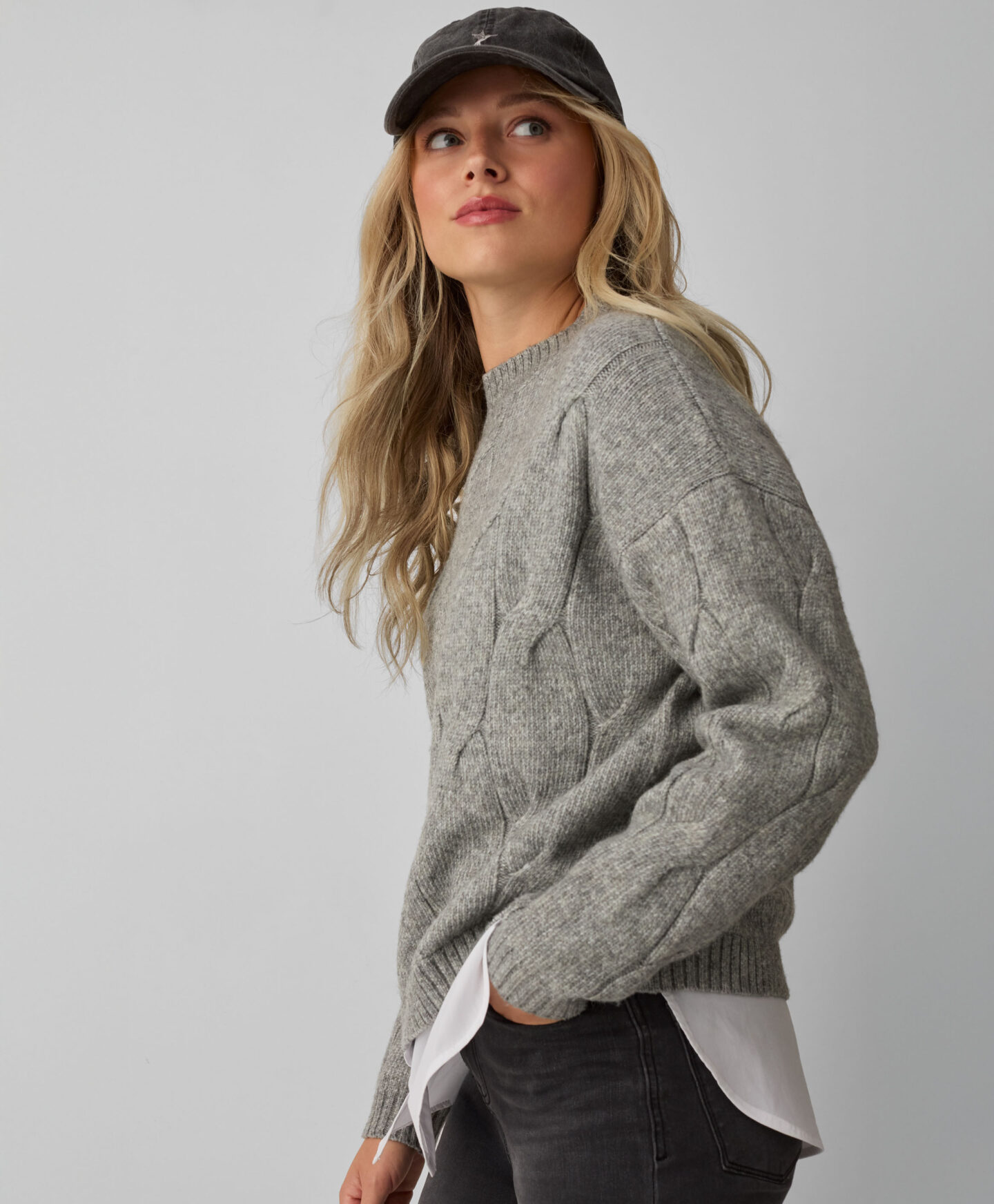 maglione grigio intrecciato donna