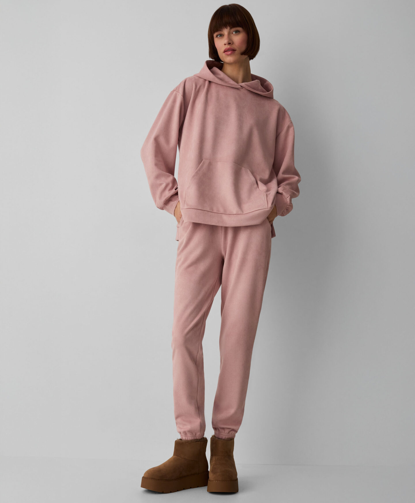 tuta rosa scamosciata da donna