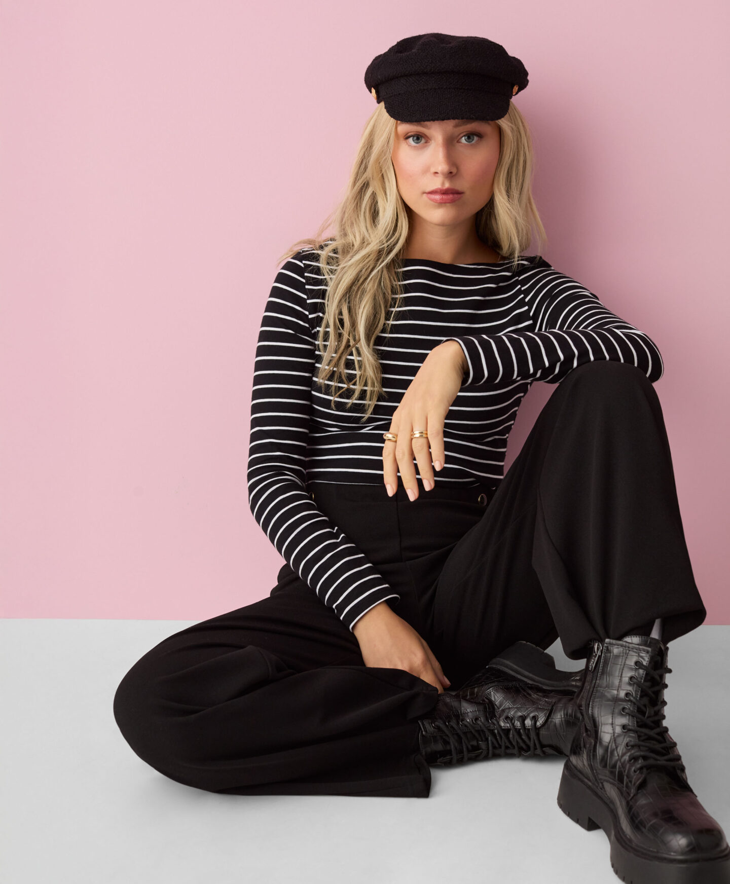 maglia nera a righe da donna