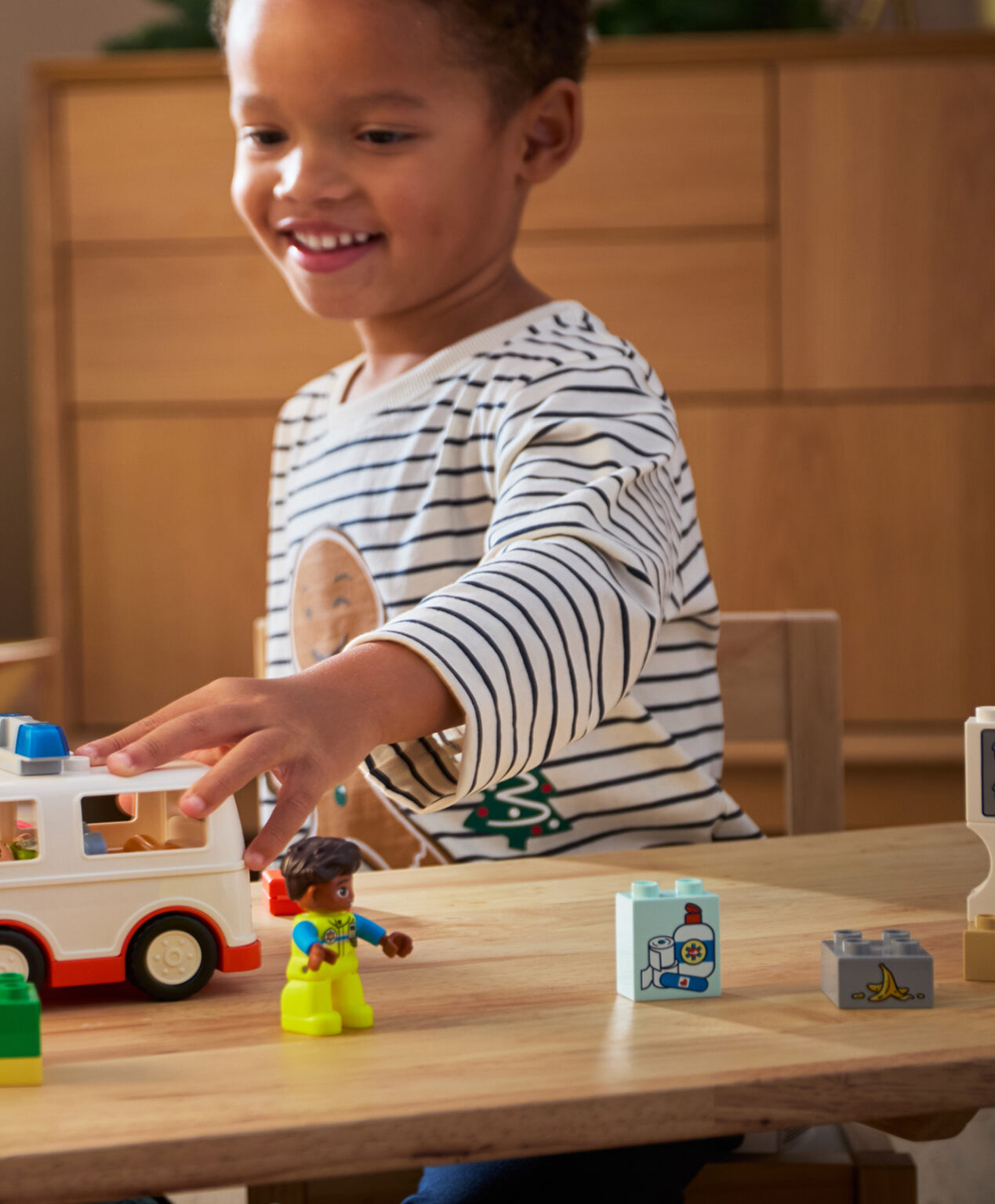 Zestaw LEGO® DUPLO® Karetka z kierowcą