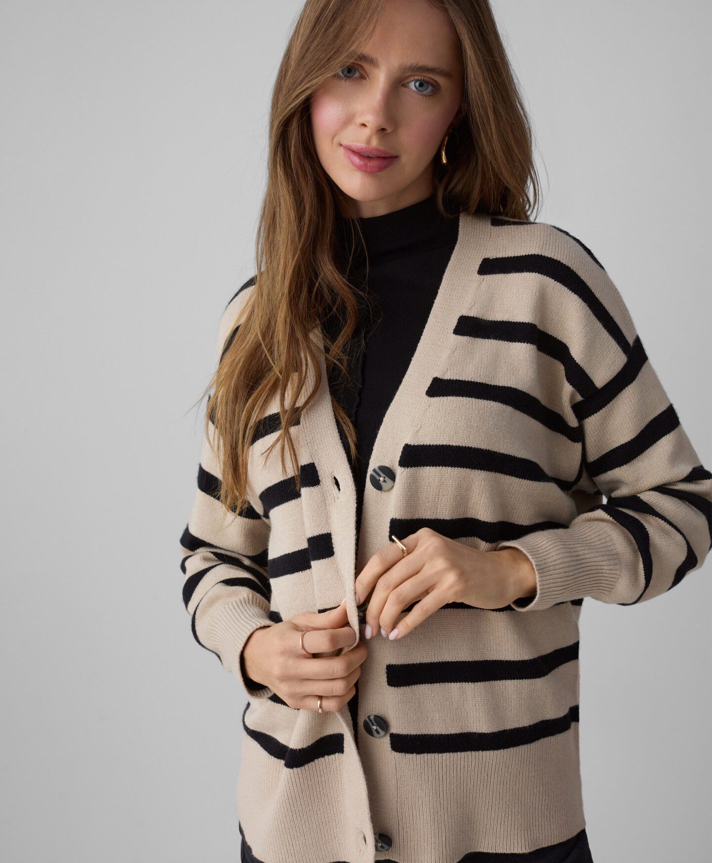 cardigan beige a righe da donna