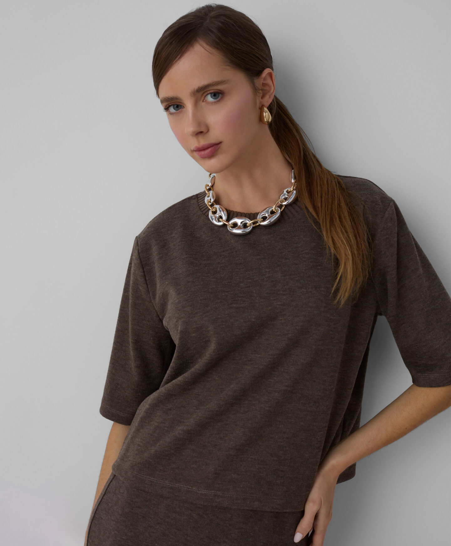 t-shirt marrone con bordo donna