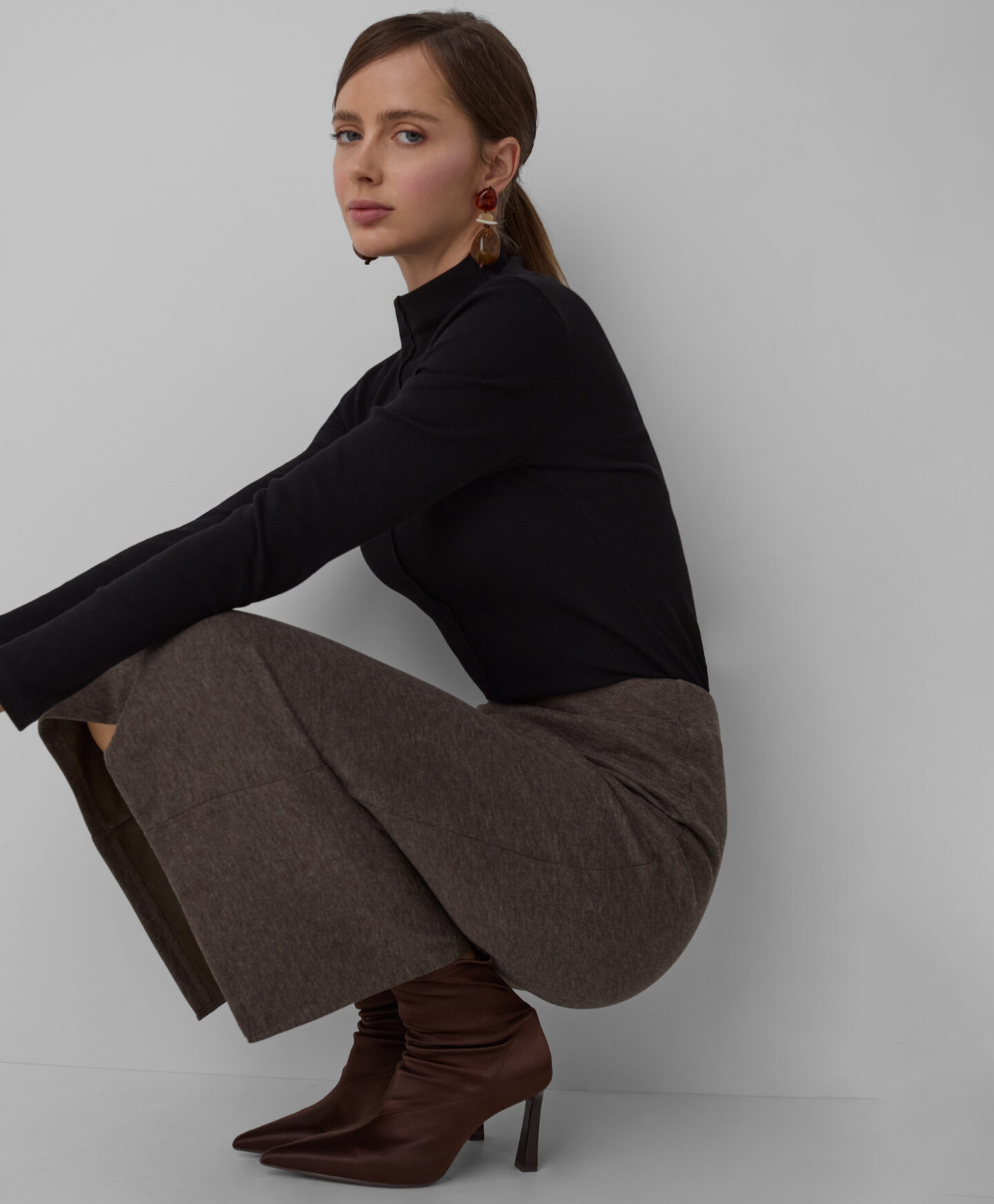 maglia nera aderente da donna