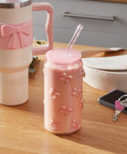 Szklanka ze słomką w kokardki