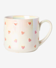 tazza bianca con cuori rosa